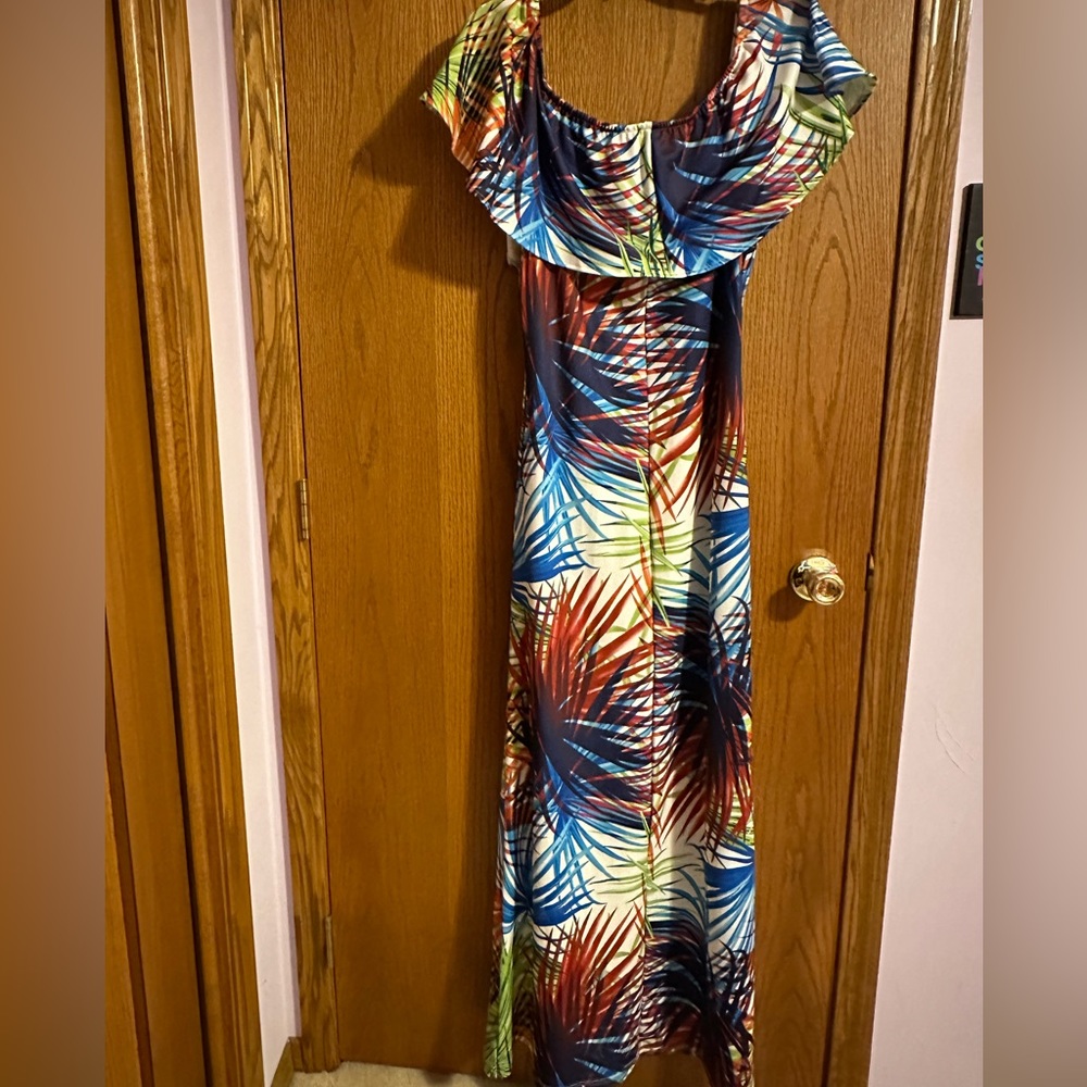 ladies long Fun Dress to Wear on a Cruise or Beach Reaort . Size XL